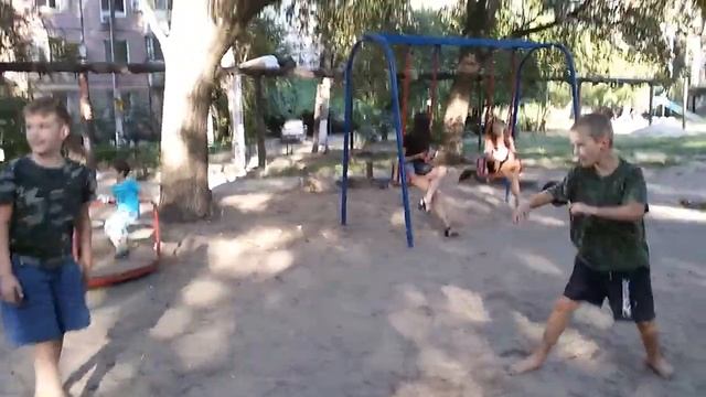Борьба во дворе!!! смотреть онлайн
