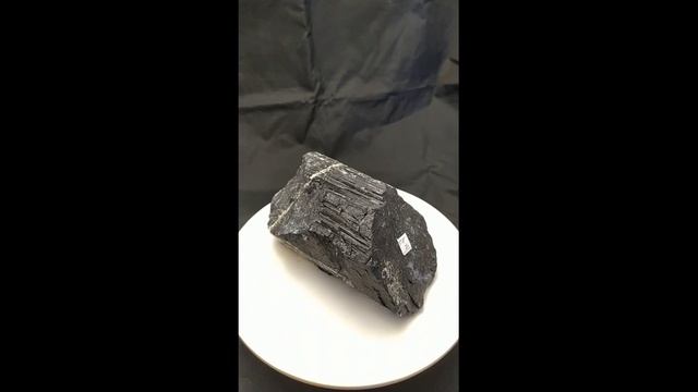 минерал Турмалин черный (Шерл) 7х13х6 см смотреть онлайн