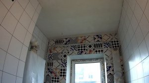 Укладка мелкой  плитки на стены в котельной