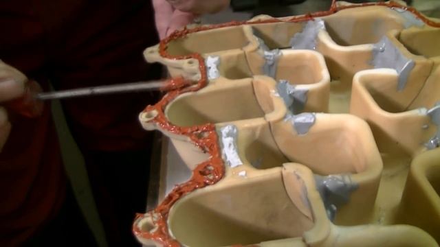 Repairing The Intake Manifold Of An Audi 100/A6 C4 With V6 Engine