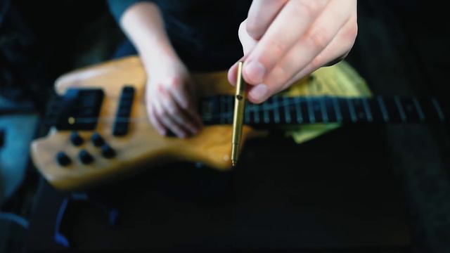 How to string, clean, and tune a HEADLESS BASS guitar (Zon VB4) смотреть онлайн