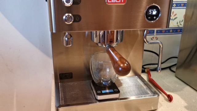 Lelit Elizabeth in control смотреть онлайн