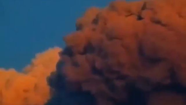 Volcano threatens America. смотреть онлайн