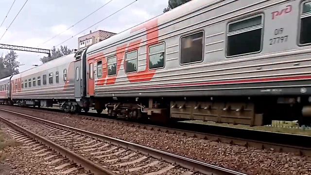 Электровоз ЭП20-078 летит с фирменным поездом №020С/120С Москва - Ростов-на-Дону - Таганрог смотреть онлайн
