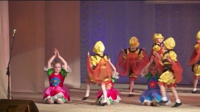 хореографическое объединение «Классический танец» - На полянке смотреть онлайн