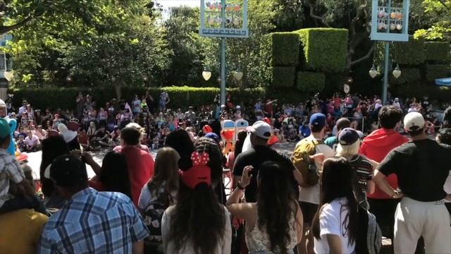 Izzy's Birthday at Disneyland. (5.6.18 -Day 1,328) смотреть онлайн