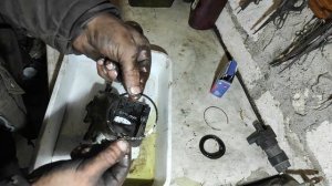 Замена пыльника суппорта Toyota Avensis Verso Toyota Avensis Verso caliper boot replacement