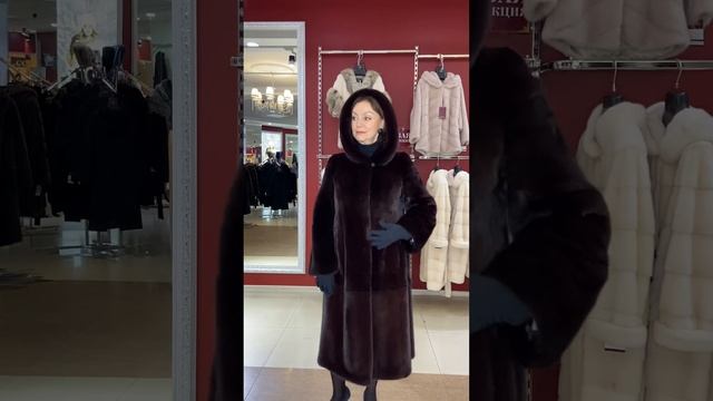 Классическая длинная норковая шуба с удобным капюшоном. Фабричное производство. https：⧸⧸mehmoda.ru⧸К смотреть онлайн