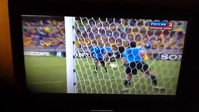 Гол Фреда, 1:0 в матче Бразилия - Уругвай 26.06.13 смотреть онлайн