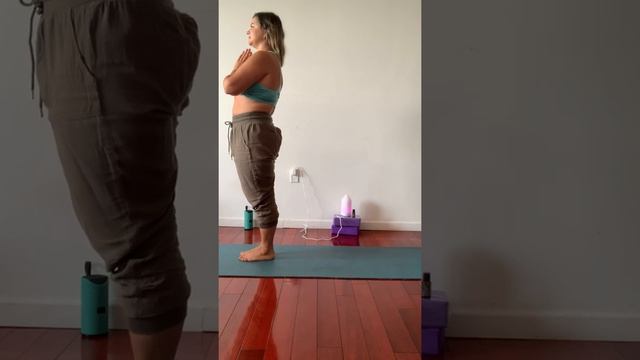 Йога. Сурья Намаскар. Утреннее приветствие солнцу смотреть онлайн