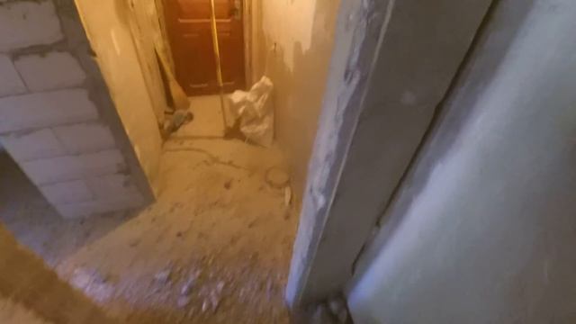 Демонтаж бетонной перегородки (12см)- КУВАЛДОЙ!! Быстрее чем перфоратор! смотреть онлайн