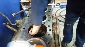 Установка гильзы блока двигателя Cummins ISX