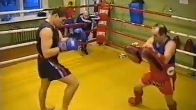 Right Middle Pushkick. Coach Sergey Zayashnikov. Thaiboxer Grigory Drozd. Muaythai - 2001.v1 смотреть онлайн