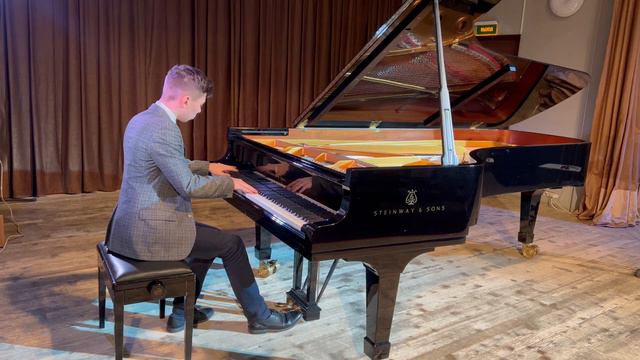 Александр Алмосов С. Рахманинов "Музыкальный момент" (ми минор) смотреть онлайн