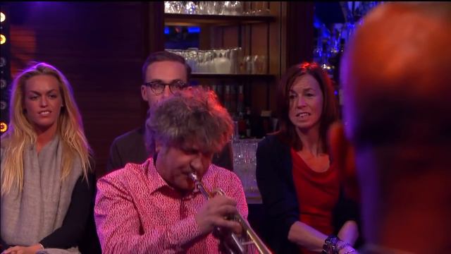 Eric Vloeimans verrast Armin van Buuren met prachtig optreden - RTL LATE NIGHT смотреть онлайн