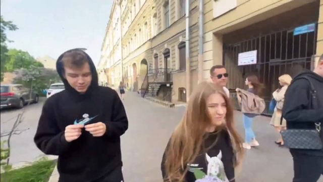 строго подарил гаечке букет смотреть онлайн