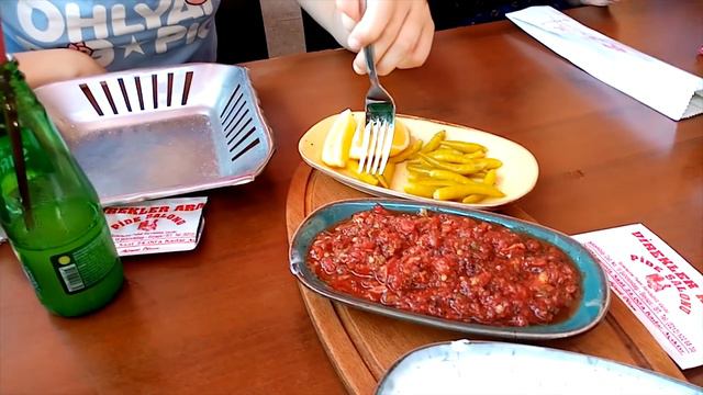 Прогулка по Стамбулу. Турецкий завтрак на семерых человек. смотреть онлайн