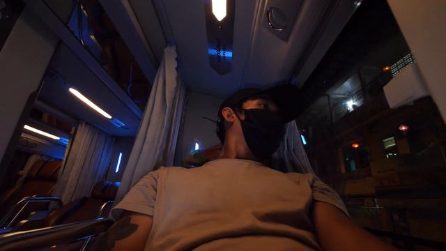 What's it like on a VIP sleeper bus (VIETNAM) смотреть онлайн