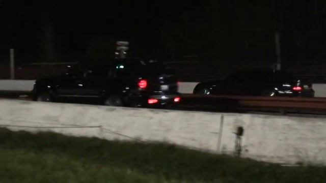 2008 Jeep SRT8 vs. 2007 Mercedes E63 Amg смотреть онлайн