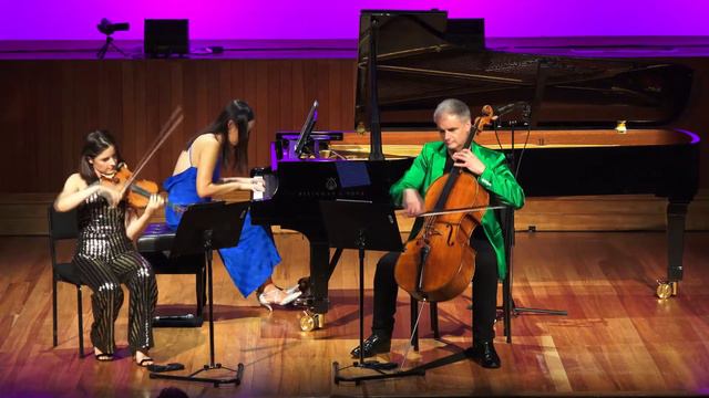 BEETHOVEN: Piano Trio in E flat, Op.1 No.1 смотреть онлайн