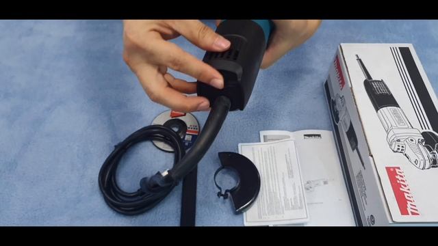 Whats in the box? Makita 9553B Angle Grinder смотреть онлайн
