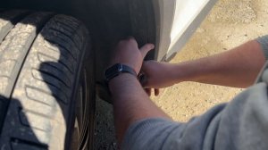 Очистка от мусора дренажных каналов передних крыльев Skoda Kodiaq