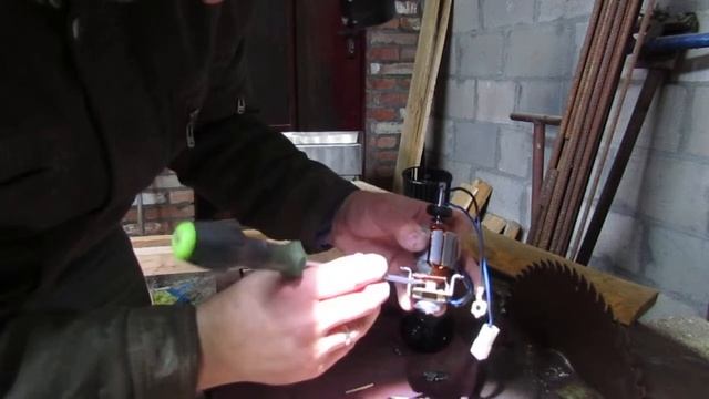 Разборка и сборка электродвигателя вентилятора отопителя ВАЗ-2114(13,15). Видео в 2 частях. Часть 1 смотреть онлайн