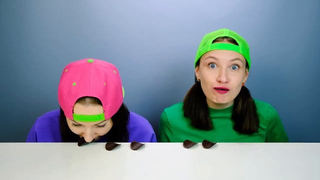 ЗЕЛЕНАЯ ЕДА ИЛИ ФИОЛЕТОВАЯ? 24 ЧАСА ЕДИМ ЕДУ ОДНОГО ЦВЕТА ЧЕЛЛЕНДЖ от Пико Поки смотреть онлайн