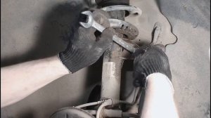 Замена передних стоек стабилизатора на автомобиле Volkswagen Jetta 6