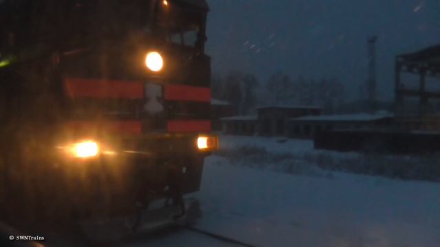 Встреча с пригородным поездом Шарташ - Алапаевск на станции Копалуха смотреть онлайн