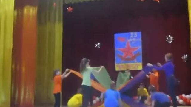Танец на новый год ,,Радуга" девочек села Николина Балка смотреть онлайн