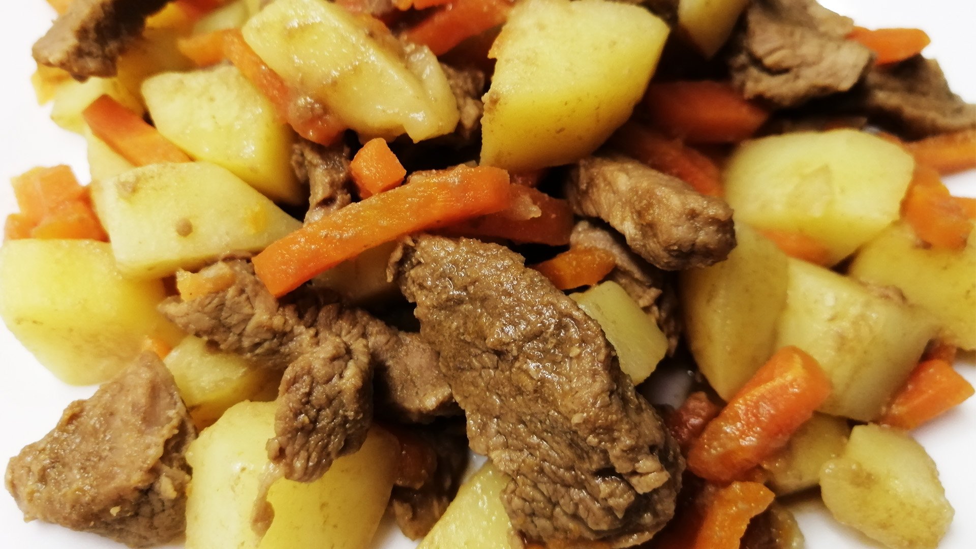 ТУШЕНАЯ ГОВЯДИНА с овощами смотреть онлайн