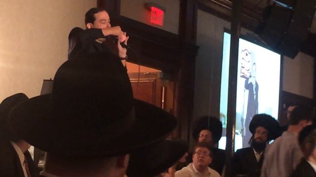 MAGICIAN DAVID BLATT AT THE CHAVEIRIM 13TH ANNUAL MELAVE MALKA DINNER смотреть онлайн