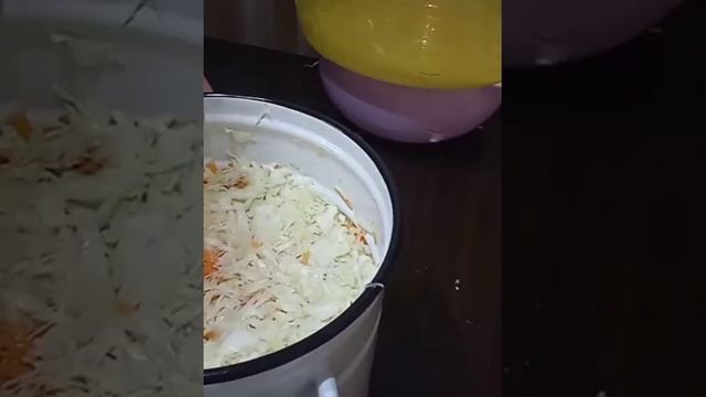 КВАШЕНАЯ КАПУСТА С КЛЮКВОЙ в ноябре... самый простой и очень вкусный рецепт. смотреть онлайн