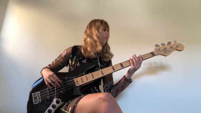 Here Comes Your Man - The Pixies (Bass Cover) смотреть онлайн