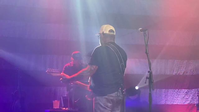 Aaron Lewis “Pledge of Allegiance/Country Boy/Sinner/Granddaddy’s Gun” McLean VA 7-28-22 смотреть онлайн