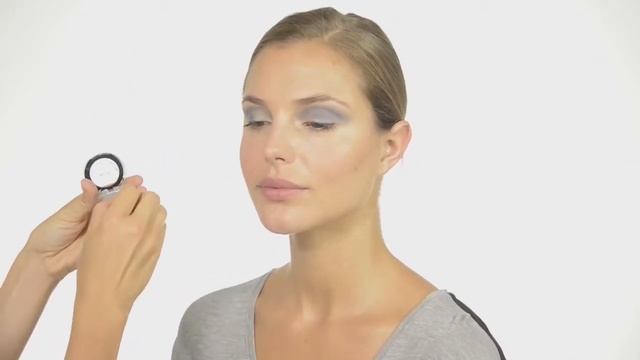 Мастер-класс Very Me: Дневной и вечерний макияж с тенями Very Me Soft N' Glam смотреть онлайн