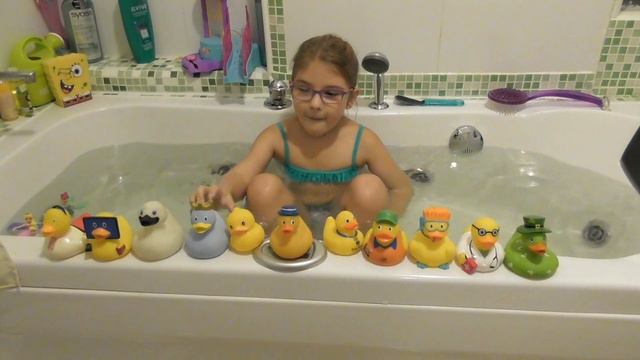 Игрушки для ванны, коллекция уточек Rubber ducks я купаюсь смотреть онлайн