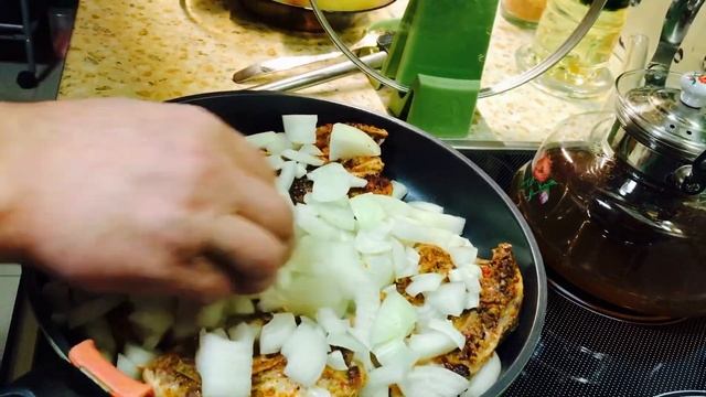 Воскресный ужин на скорую мужскую руку !???Нежная курочка с картошкой! смотреть онлайн