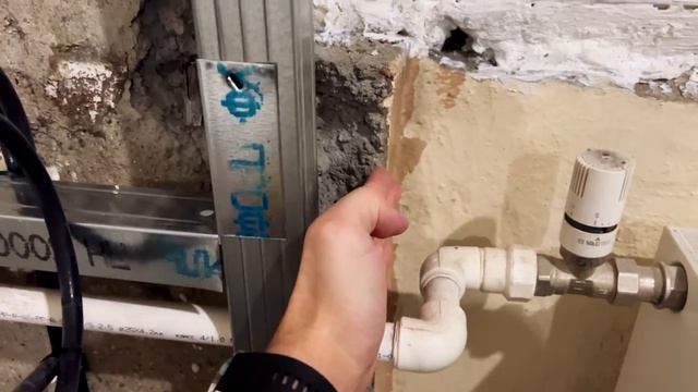 Как спрятать трубы отопления и радиатор? смотреть онлайн