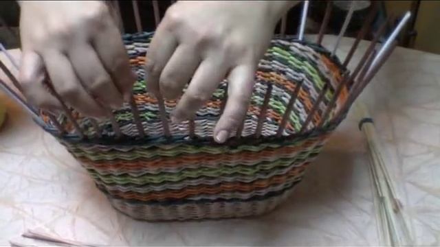 ▬► Плетёные сумки из газет. Часть 3. смотреть онлайн