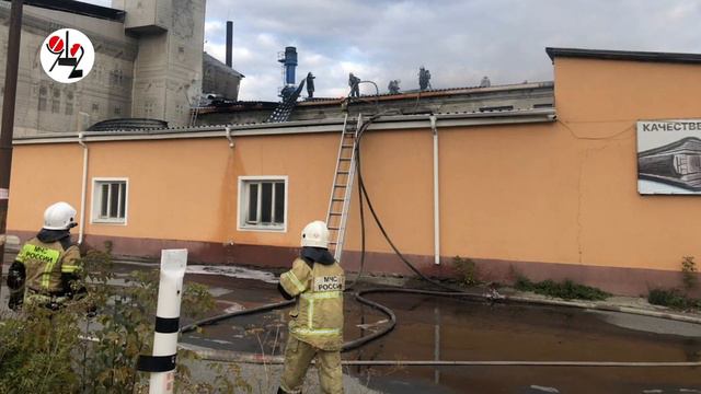 Пожар на пилораме - много дыма и огня смотреть онлайн