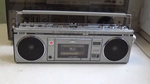 "Кассетная стопка". Шуфутинский с кассеты, купленной на "блошином рынке".