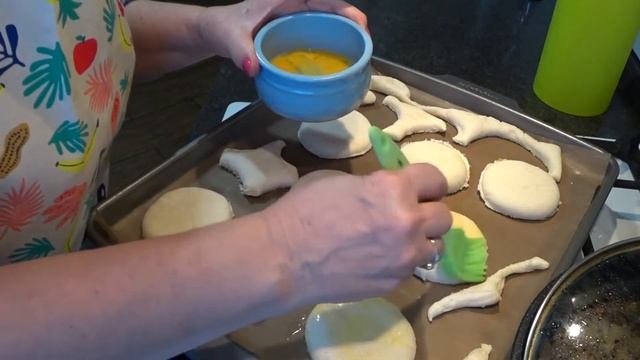 Кокотницы из слоеного теста для жульена