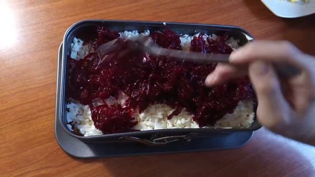 Салат Фантазия нежный, вкусный слоёный салат из свеклы и Кукурузы на праздничный стол #салаты смотреть онлайн