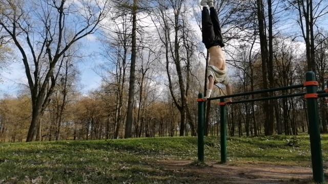 Самая кривая стойка на брусьях?