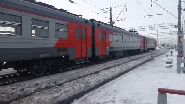 Электропоезд ЭД9Т-0007 с кабиной от ЭД9М-1010 смотреть онлайн
