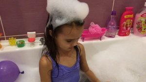 Купаемся в ванной с мыльными розами и бурлящим шаром