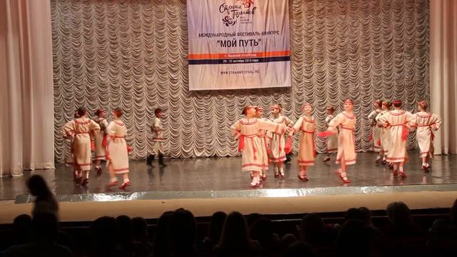 Сиреневая группа «Выходило красно солнышко» Образцовый ансамбль танца «Надежда» смотреть онлайн