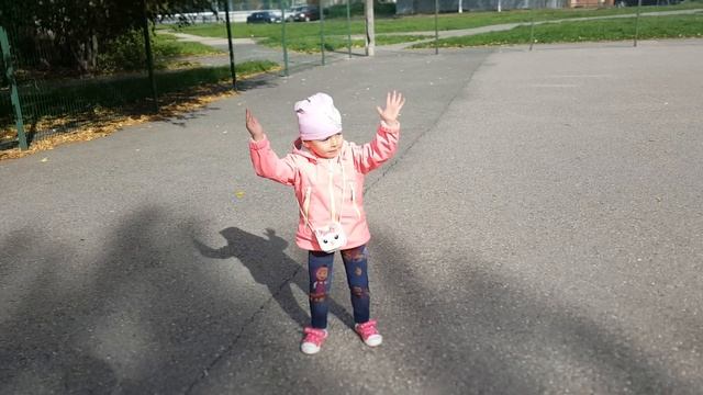 Урок третий, зарядка для детей 3-4 лет, от Лизы Ивановой! смотреть онлайн